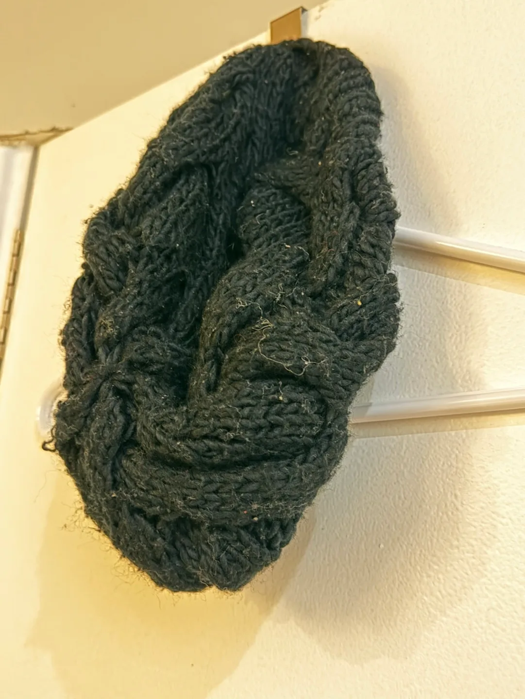 3 Scarves + 1 knit hat image indicator(2)