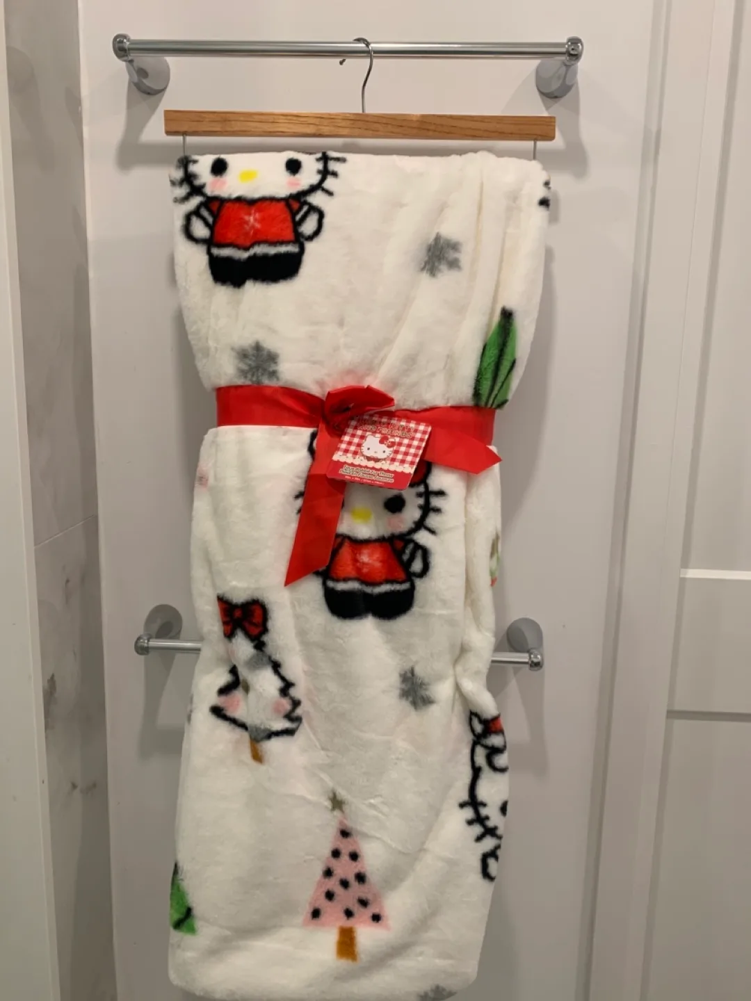 🎄New Viral Hello Kitty Christmas Faux Fur Throw Blanket🎄 image indicator(5)