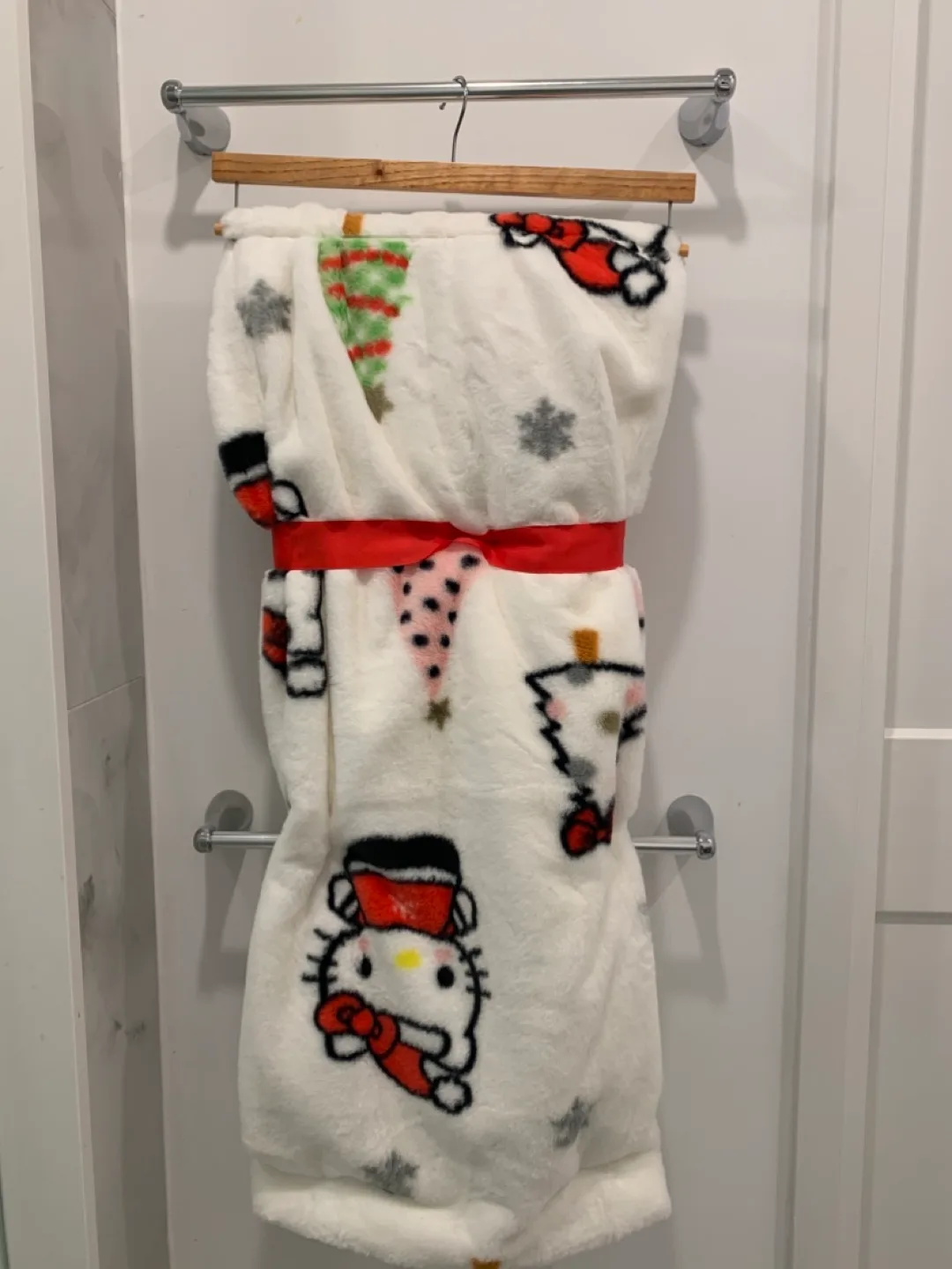 🎄New Viral Hello Kitty Christmas Faux Fur Throw Blanket🎄 image indicator(2)