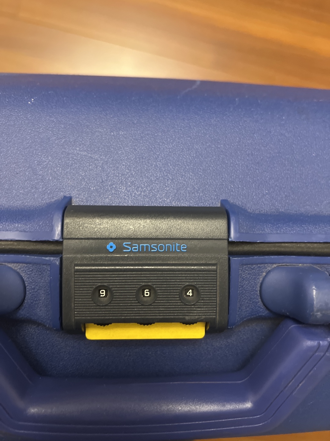 Samsonite Suitcase - photo 3
