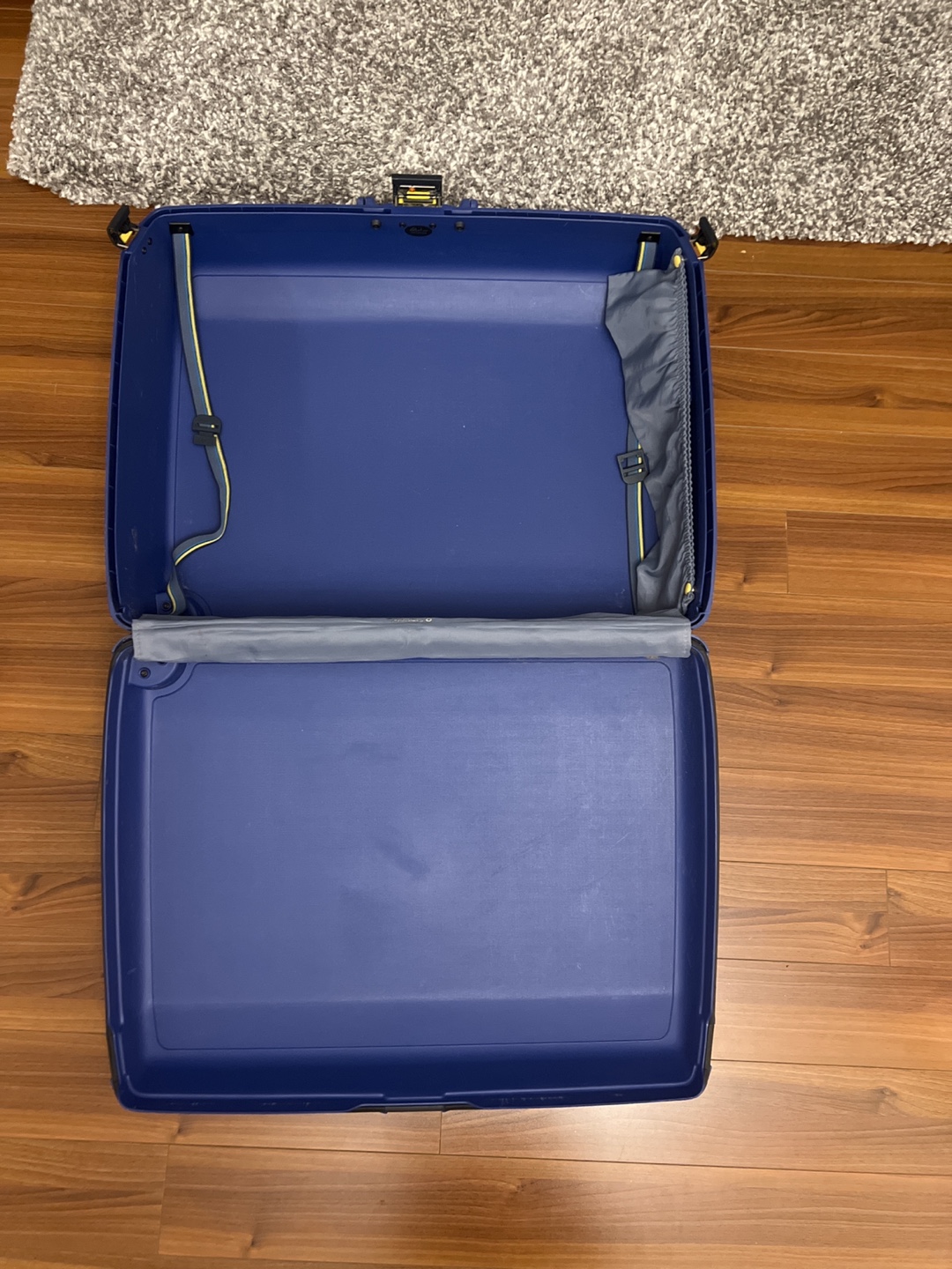 Samsonite Suitcase - photo 2