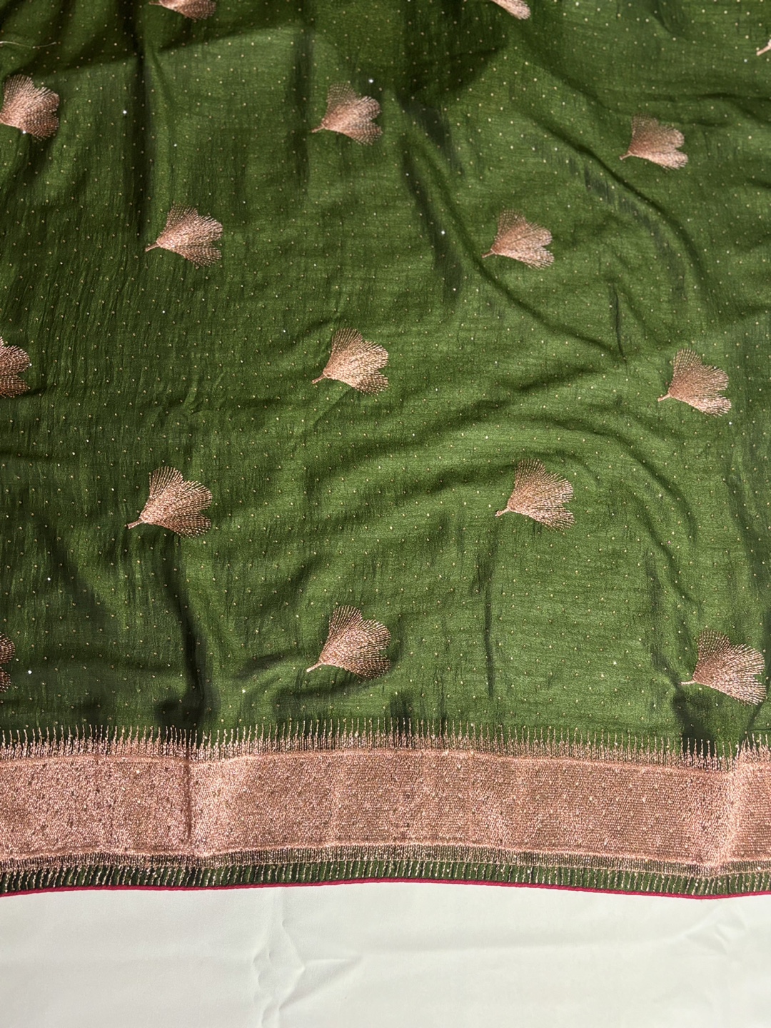 Green and Pink Embroidered Saree - photo 2