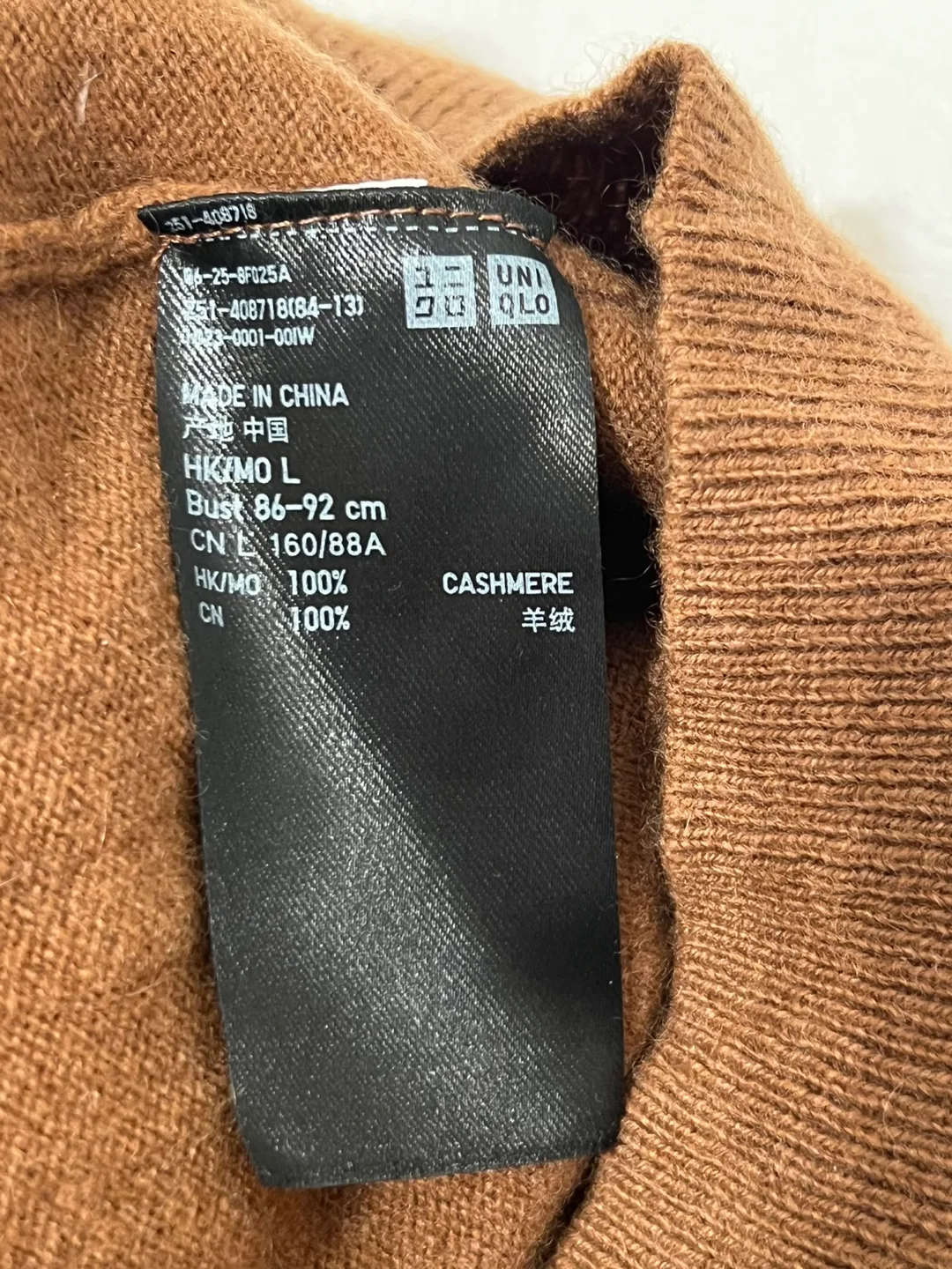 UNIQLO Cashmere Turtleneck Sweater image indicator(3)