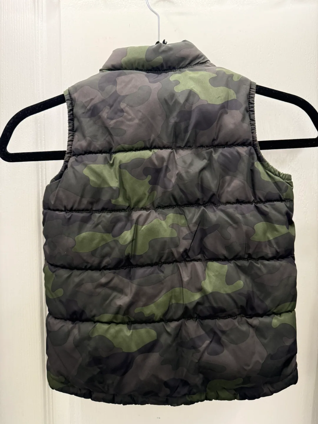 Old Navy Kids' Camo Puffer Vest size 4T image indicator(2)