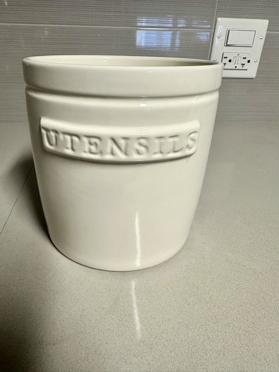 Utensils holder