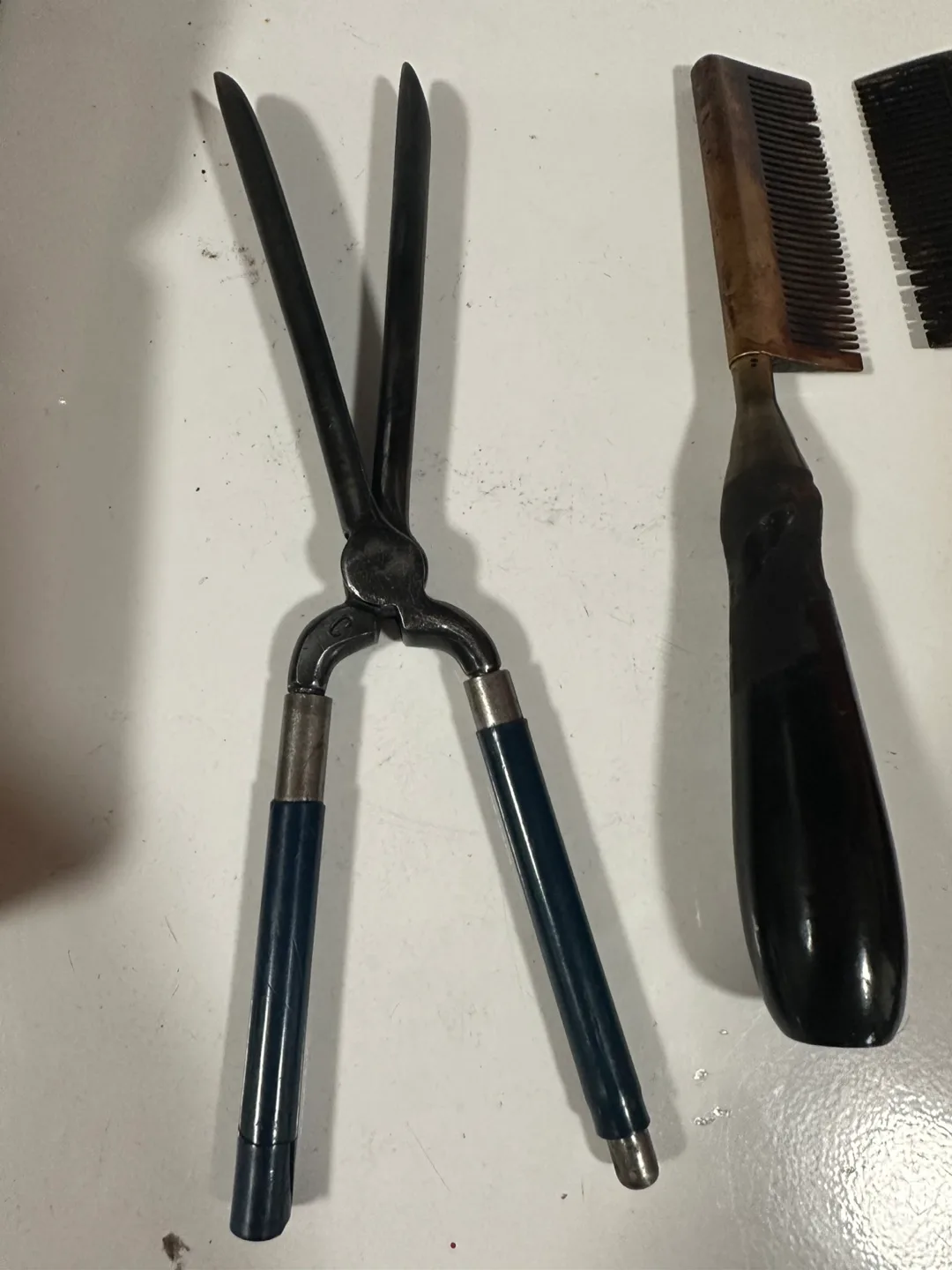 Vintage Hair Curling Iron and Combs image indicator(4)