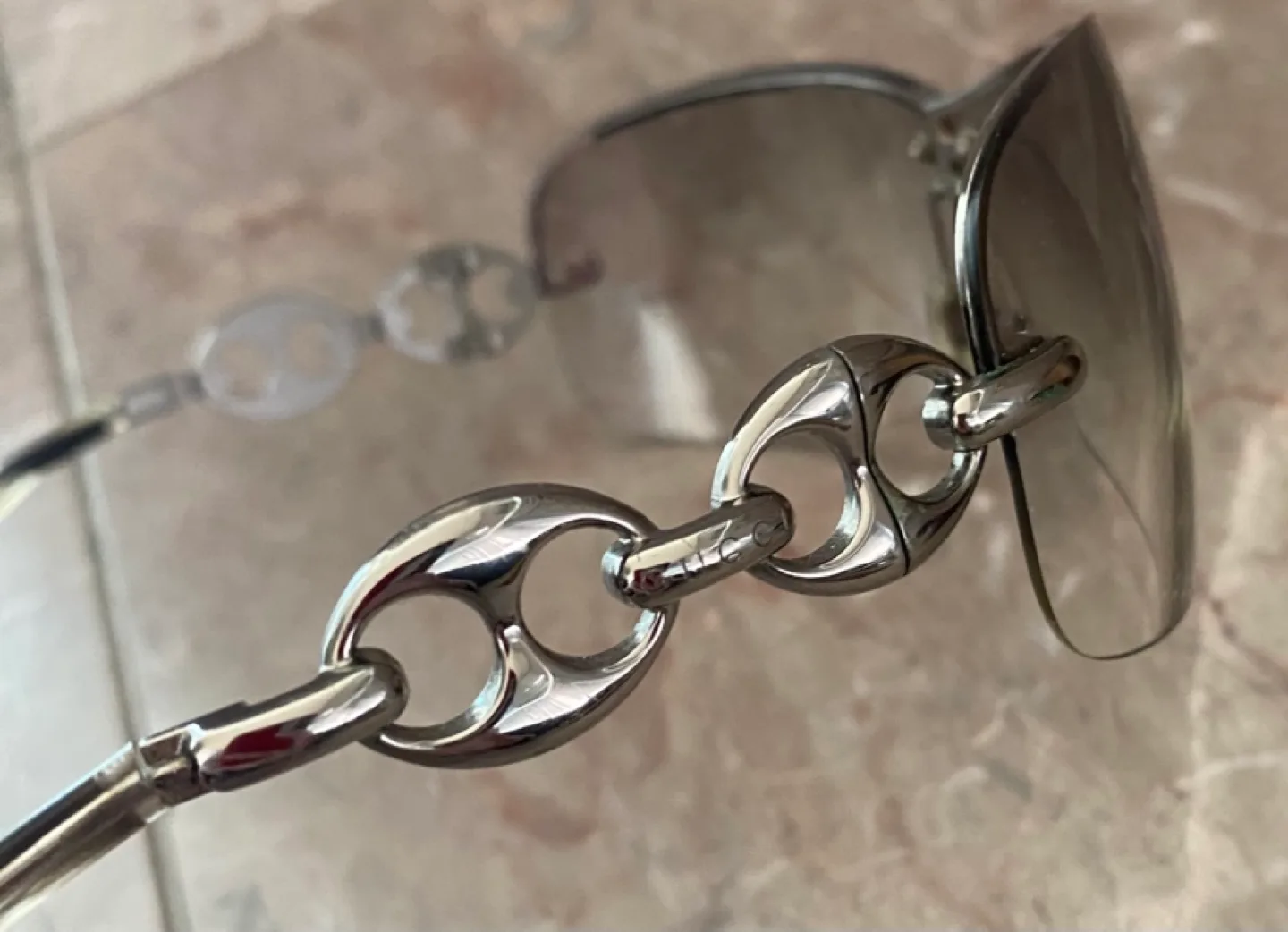 Gucci Sunglasses image indicator(2)