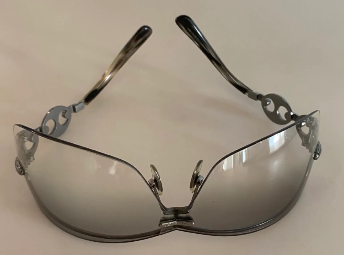 Gucci Sunglasses image indicator(10)