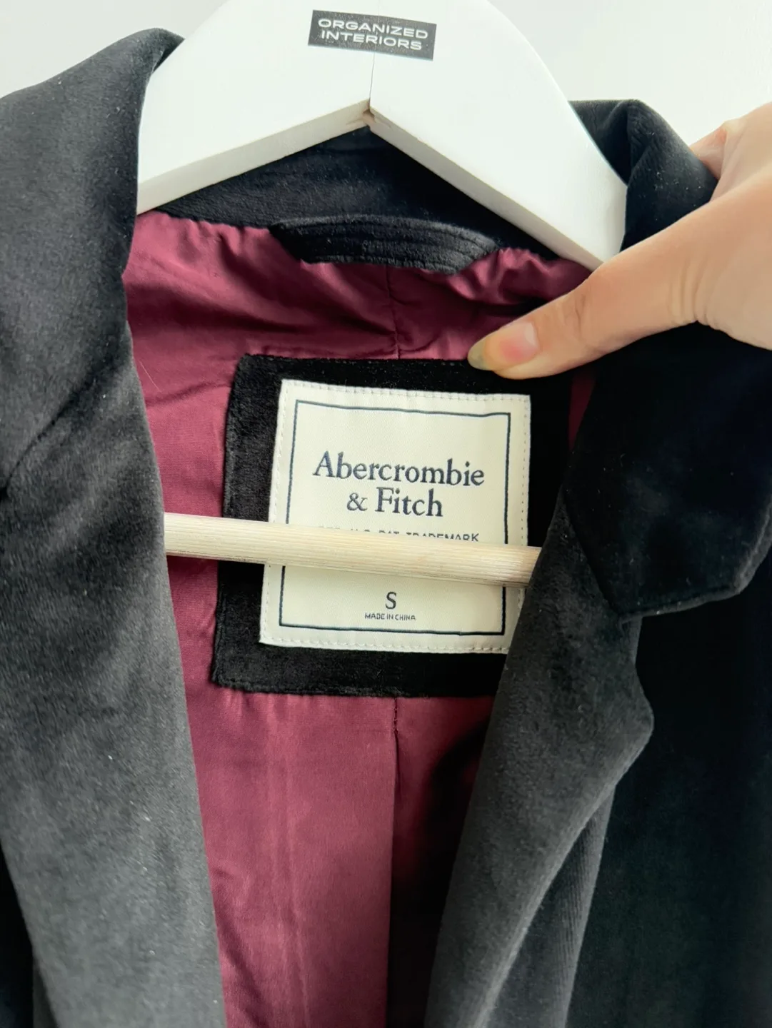 Abercrombie & Fitch Velvet Blazer image indicator(4)