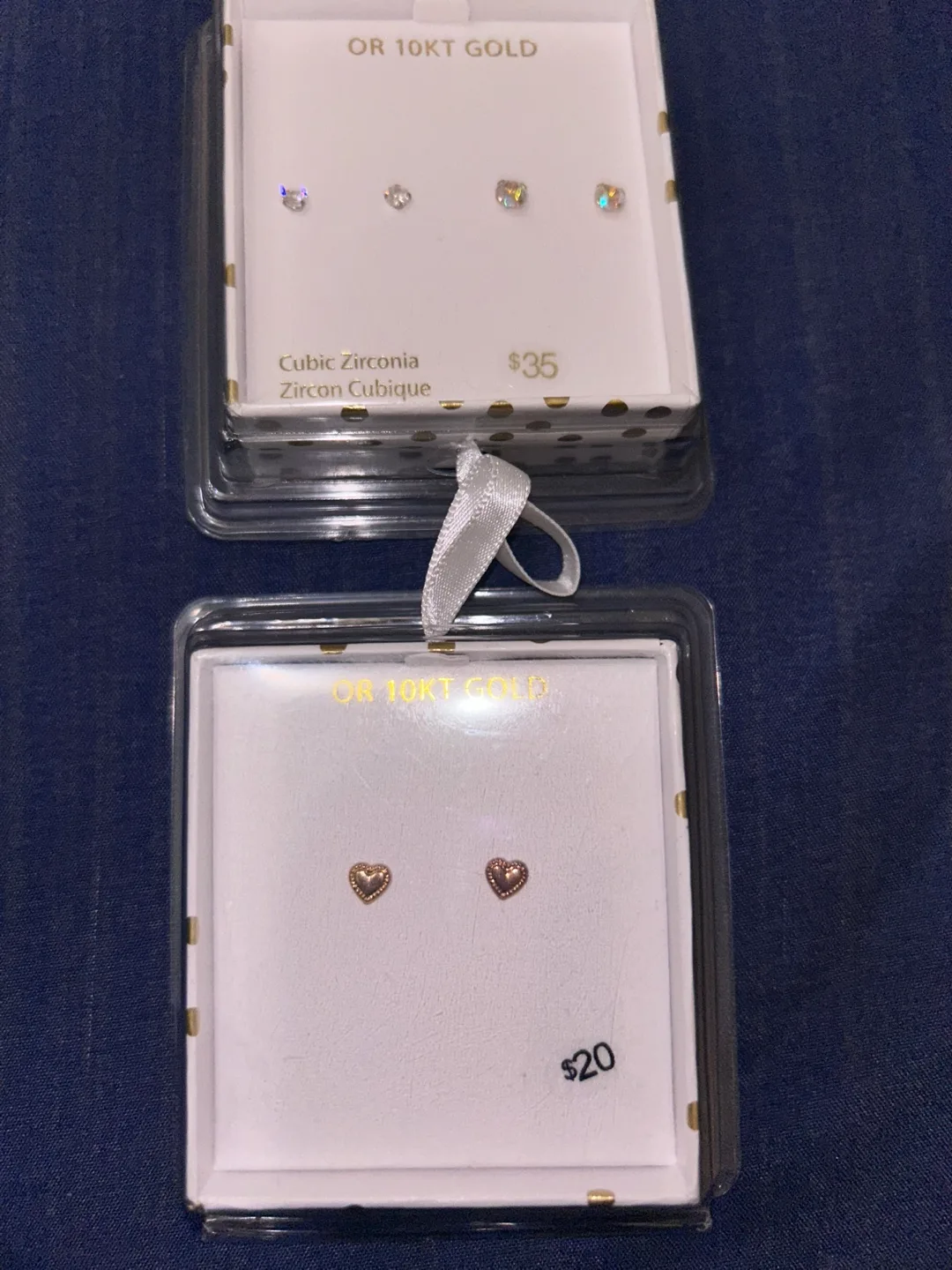 10kt real Gold Heart Studs image indicator(2)