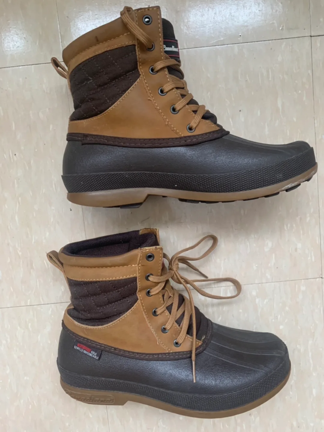 Canadian brand winter boots Size 8 image indicator(2)