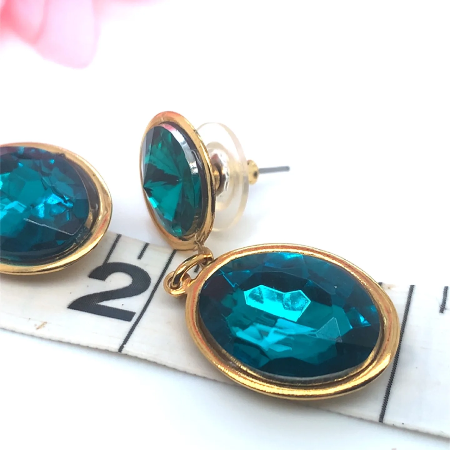 Vintage Green Crystal Earrings image indicator(2)