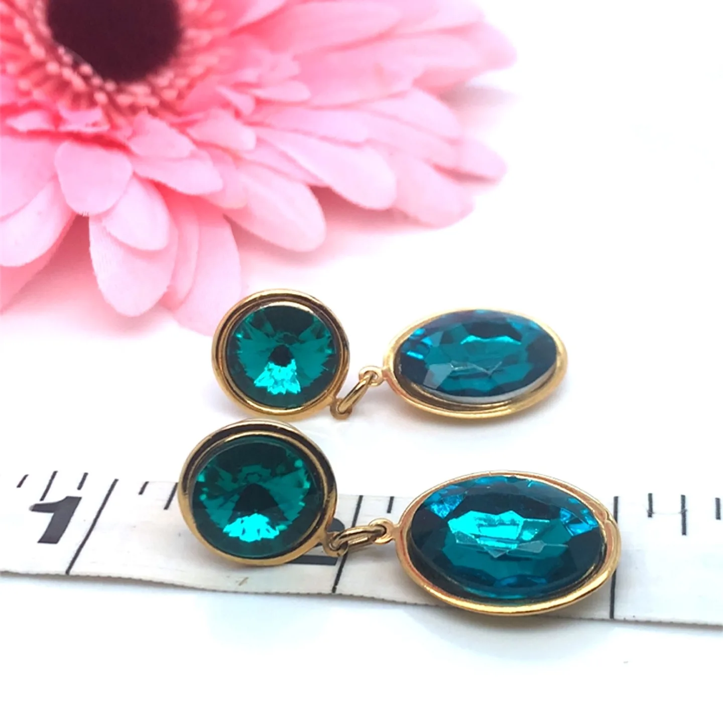 Vintage Green Crystal Earrings image indicator(4)