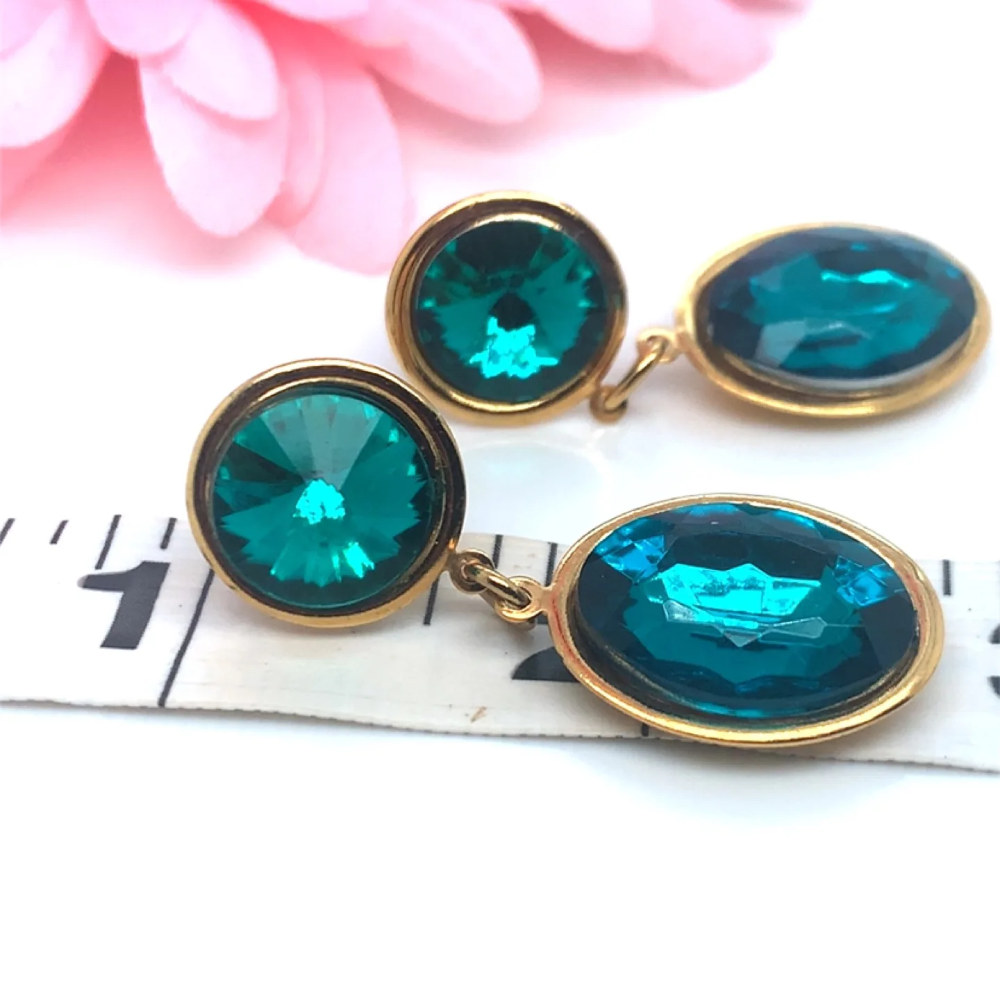 Vintage Green Crystal Earrings image indicator(5)