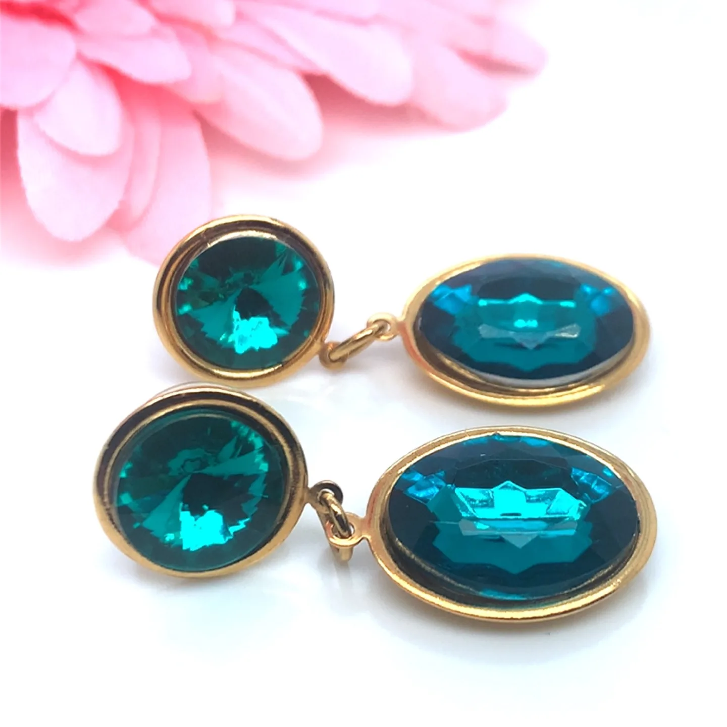 Vintage Green Crystal Earrings image indicator(3)