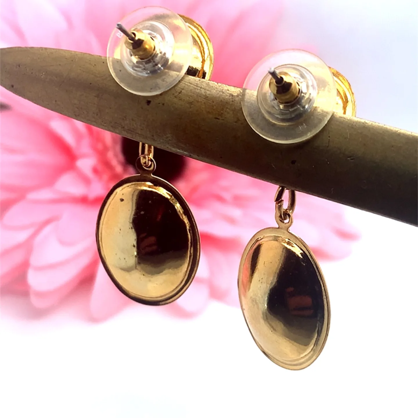 Vintage Green Crystal Earrings image indicator(9)