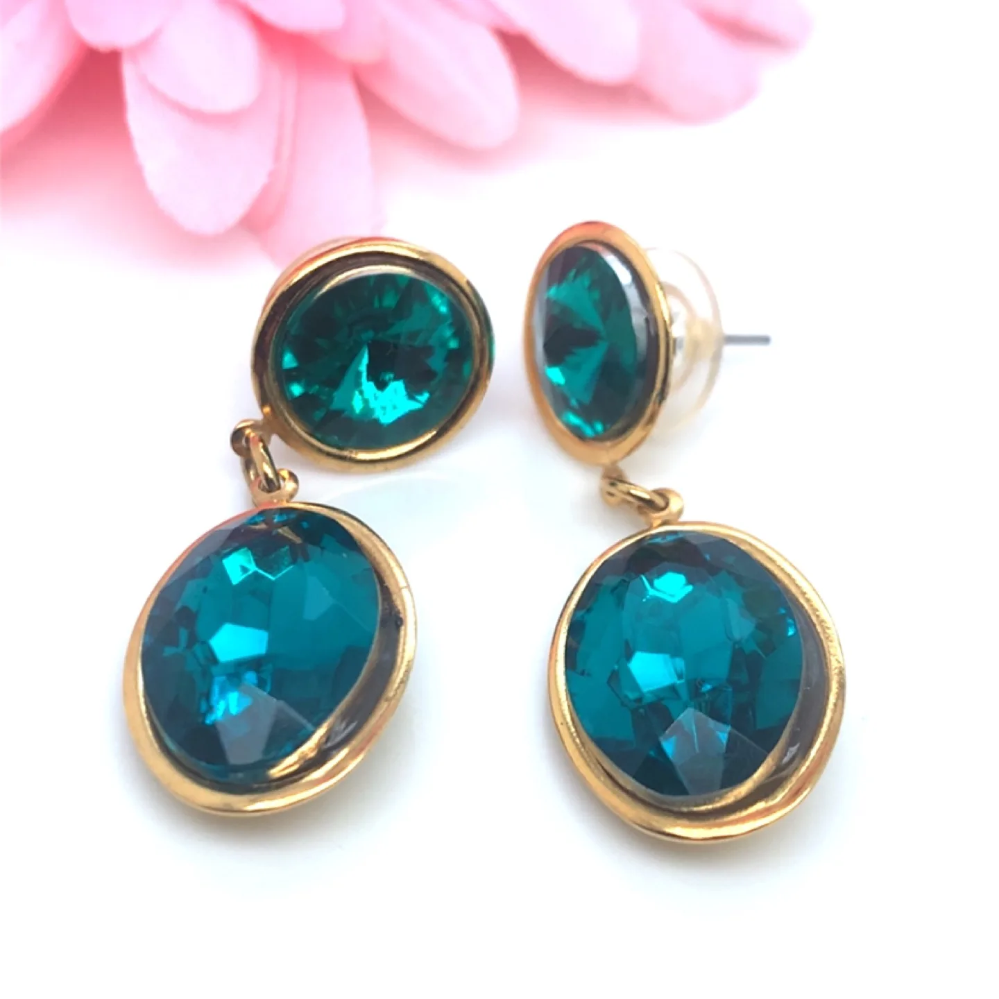 Vintage Green Crystal Earrings image indicator(8)