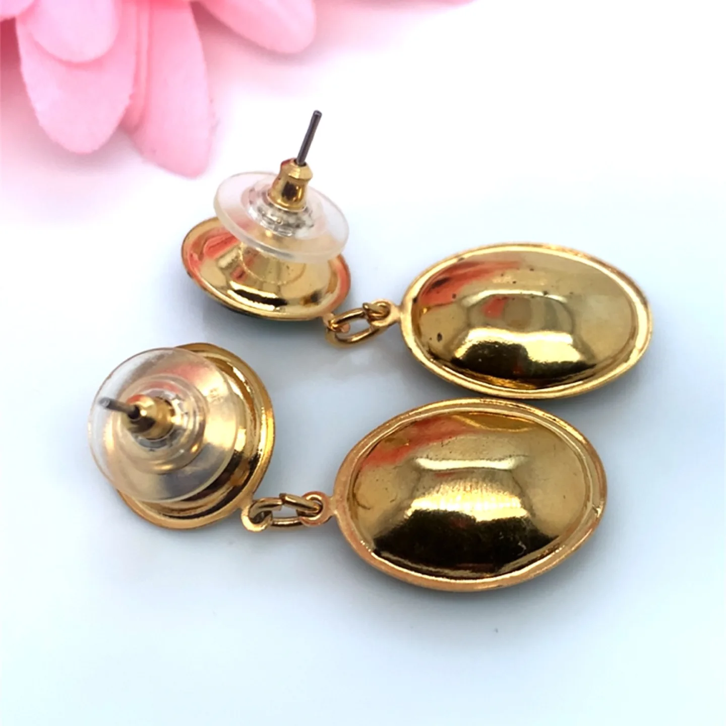 Vintage Green Crystal Earrings image indicator(7)