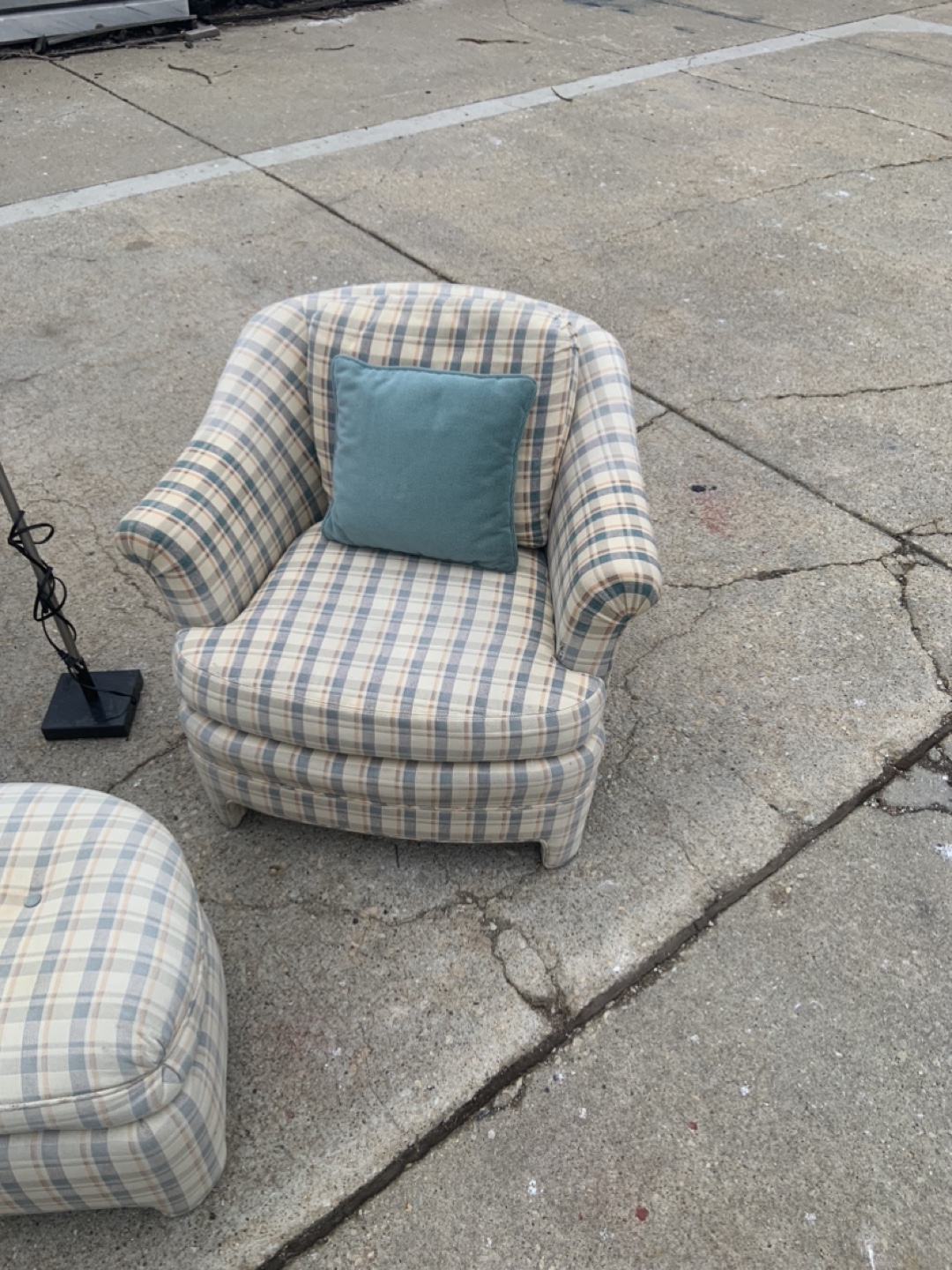 Two Armchairs and Ottoman - photo 3