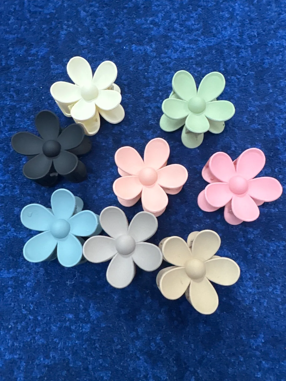 Set of 8 Flower Hair Clips thumbnail