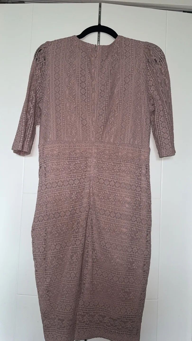 Le Chateau Lace Dress - Size G/L image indicator(2)