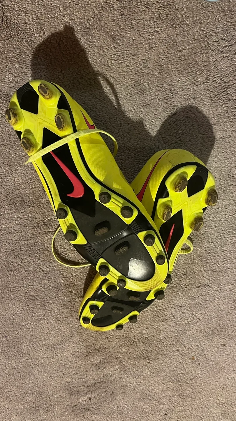 Nike Soccer Cleats image indicator(2)