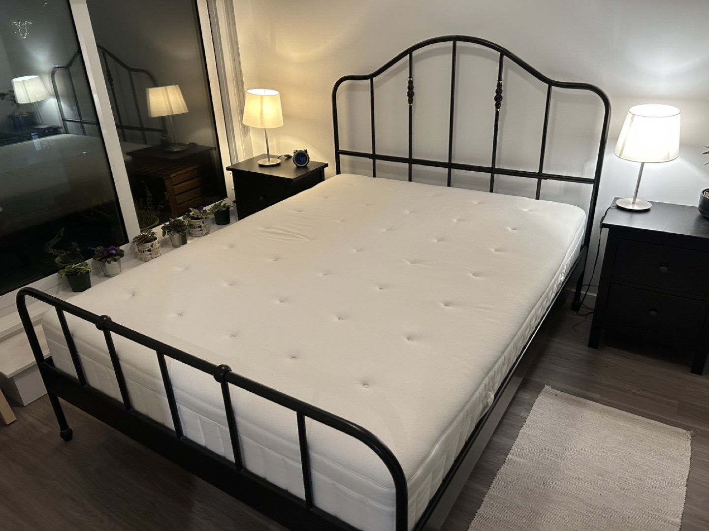 Queen size bed with mattress