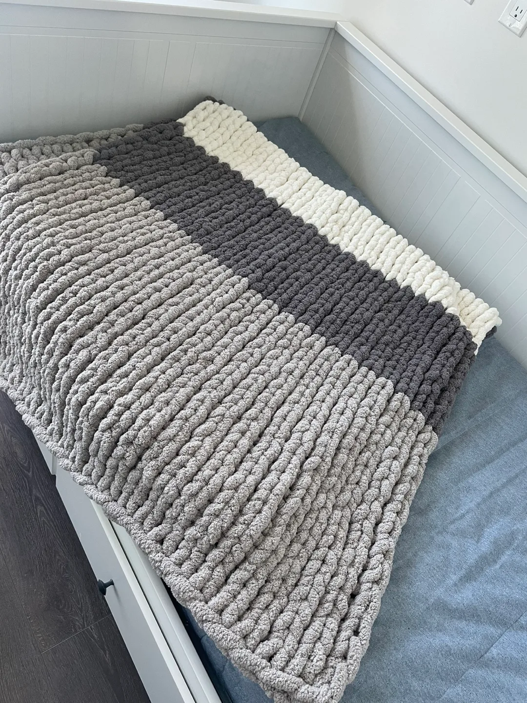 Chunky Chenille Knit Blanket! image indicator(5)