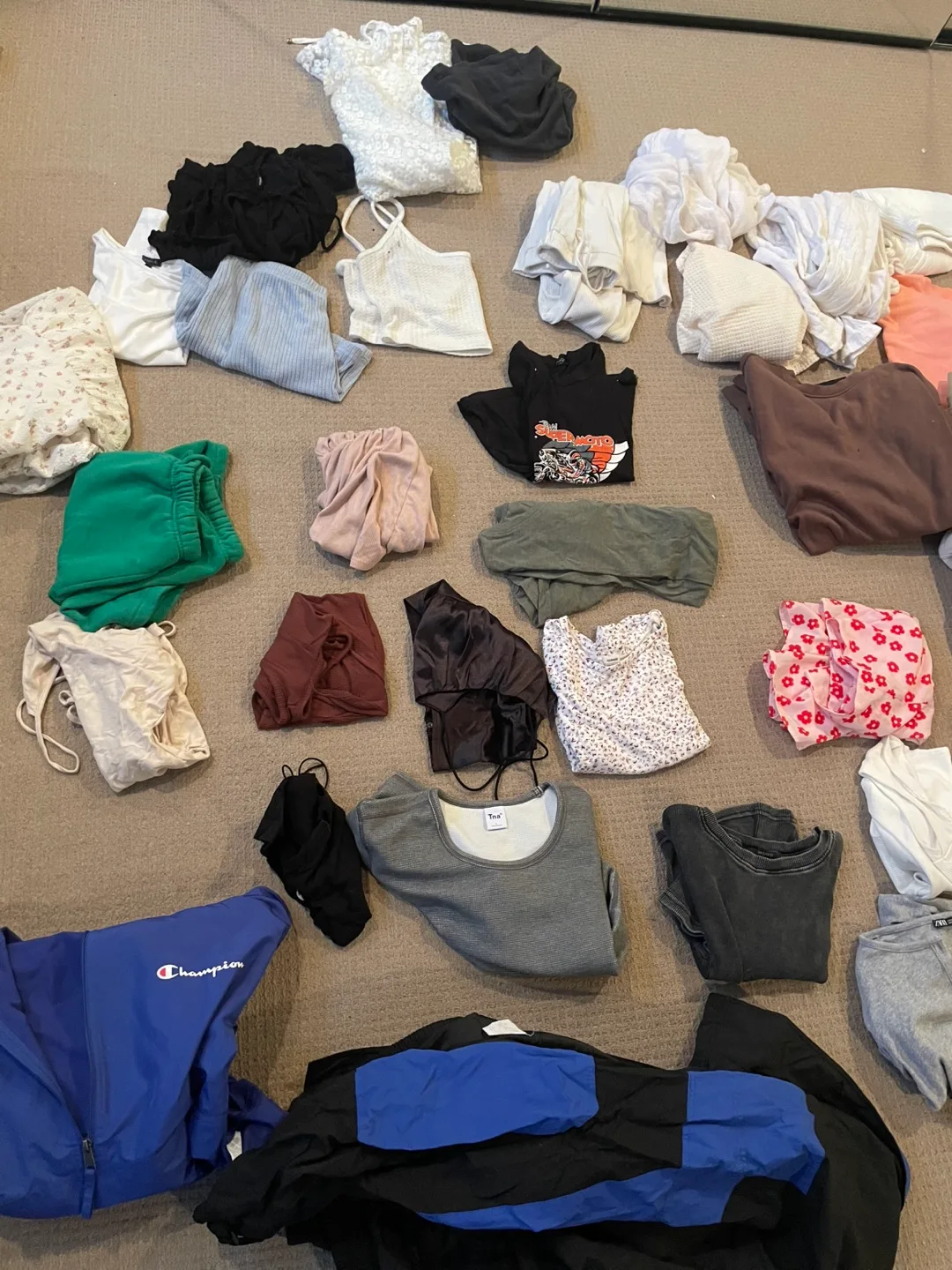 Women's Clothing Bundle 40 pieces image indicator(2)