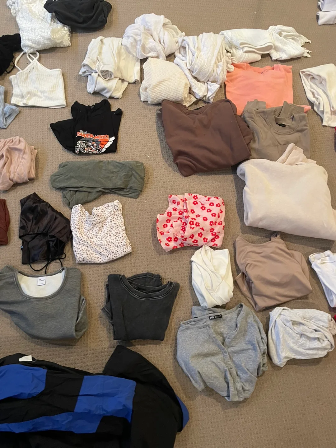 Women's Clothing Bundle 40 pieces image indicator(3)