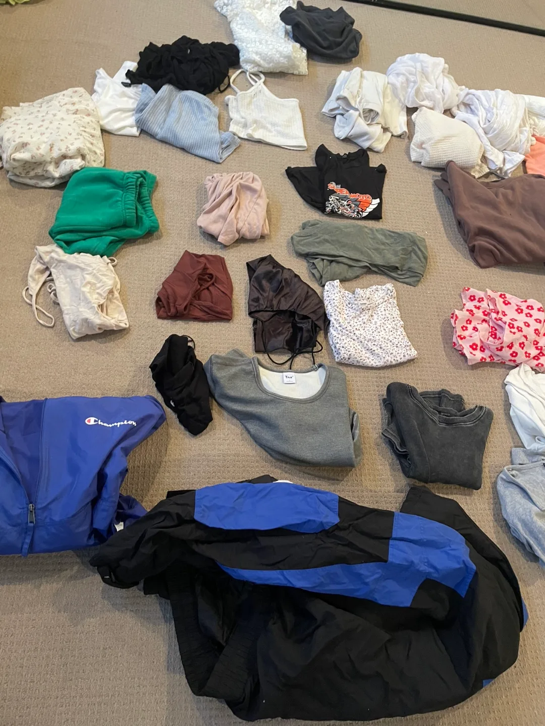 Women's Clothing Bundle 40 pieces image indicator(9)