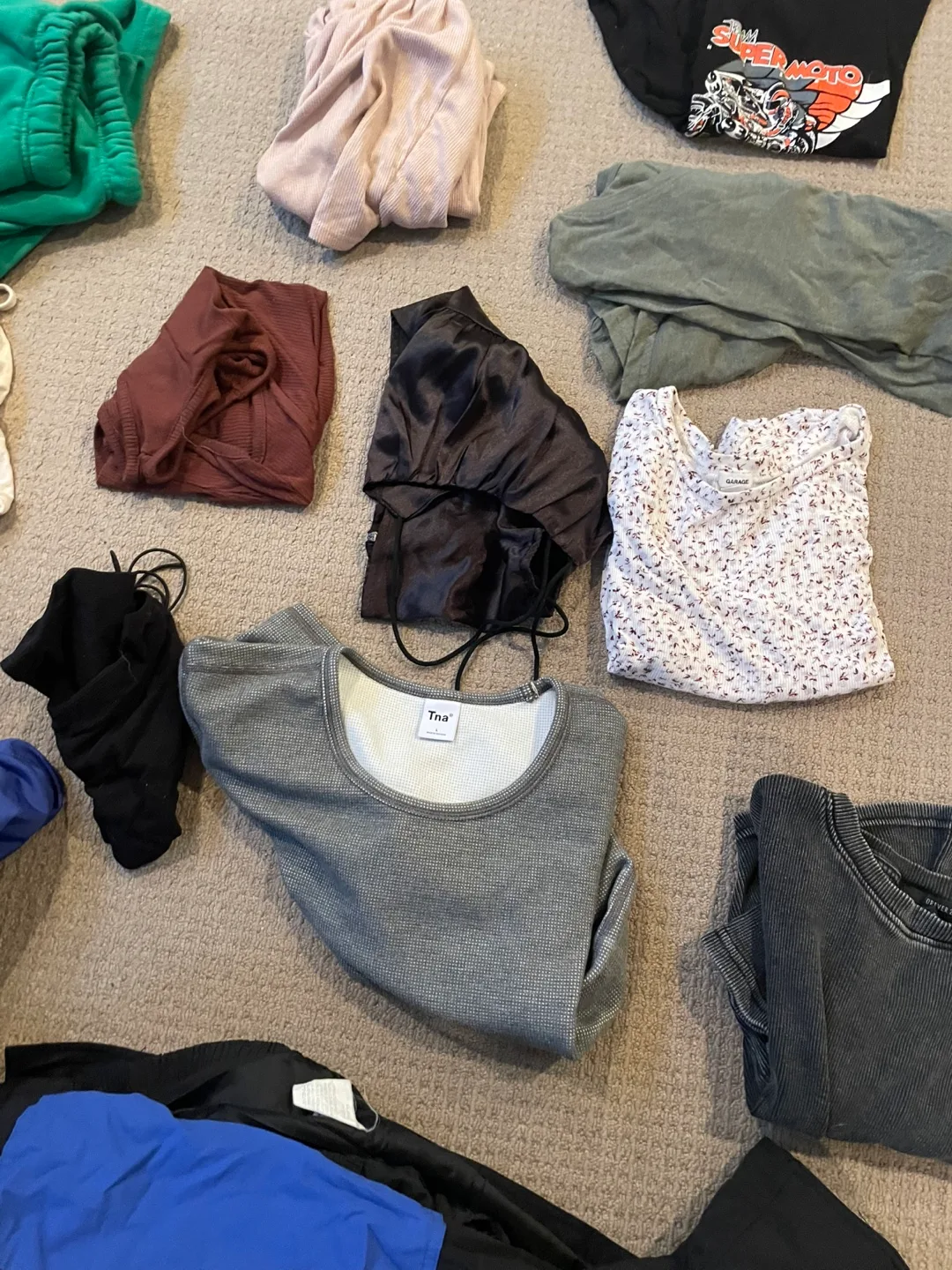 Women's Clothing Bundle 40 pieces image indicator(7)