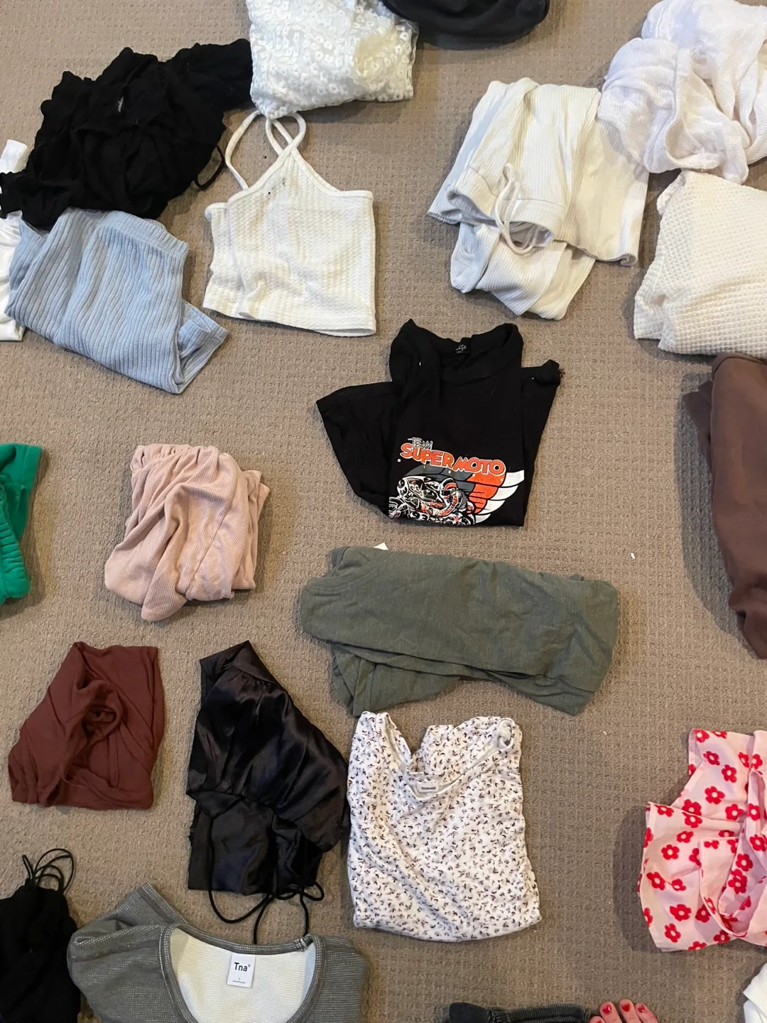 Women's Clothing Bundle 40 pieces image indicator(6)