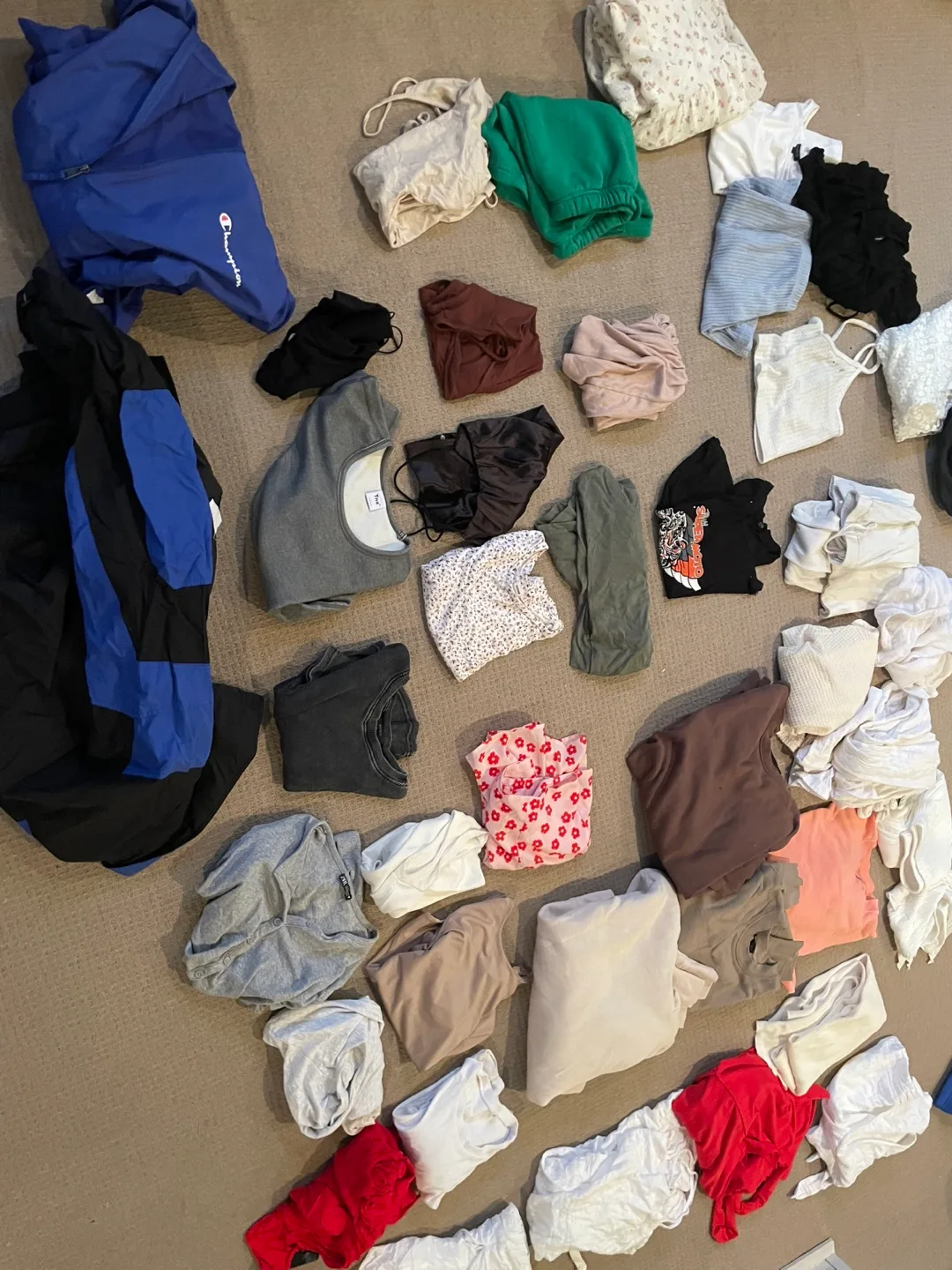 Women's Clothing Bundle 40 pieces image indicator(10)