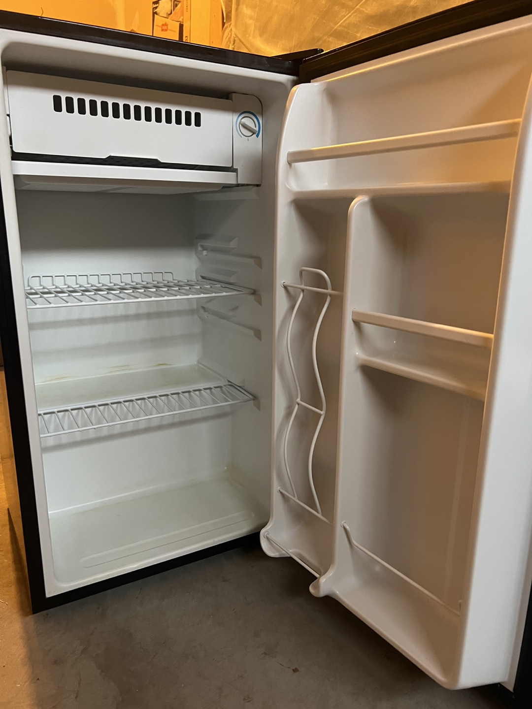 Danby Compact Fridge with Molson Canadian Design - photo 2
