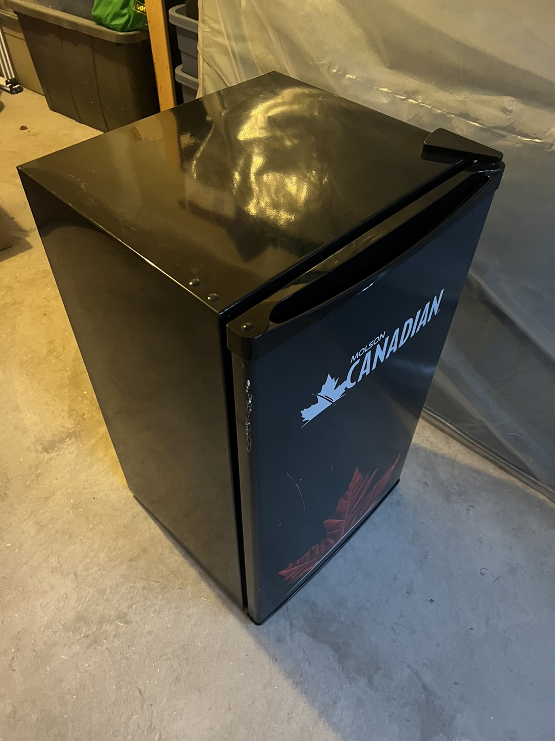 Danby Compact Fridge with Molson Canadian Design - photo 4