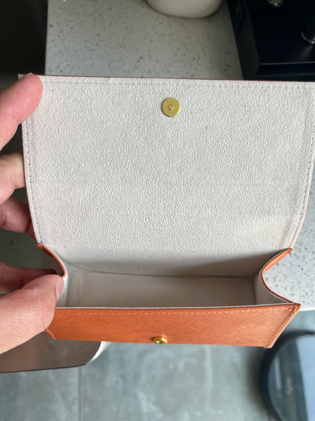 Empty Tory Burch sunglasses case - new image indicator(3)
