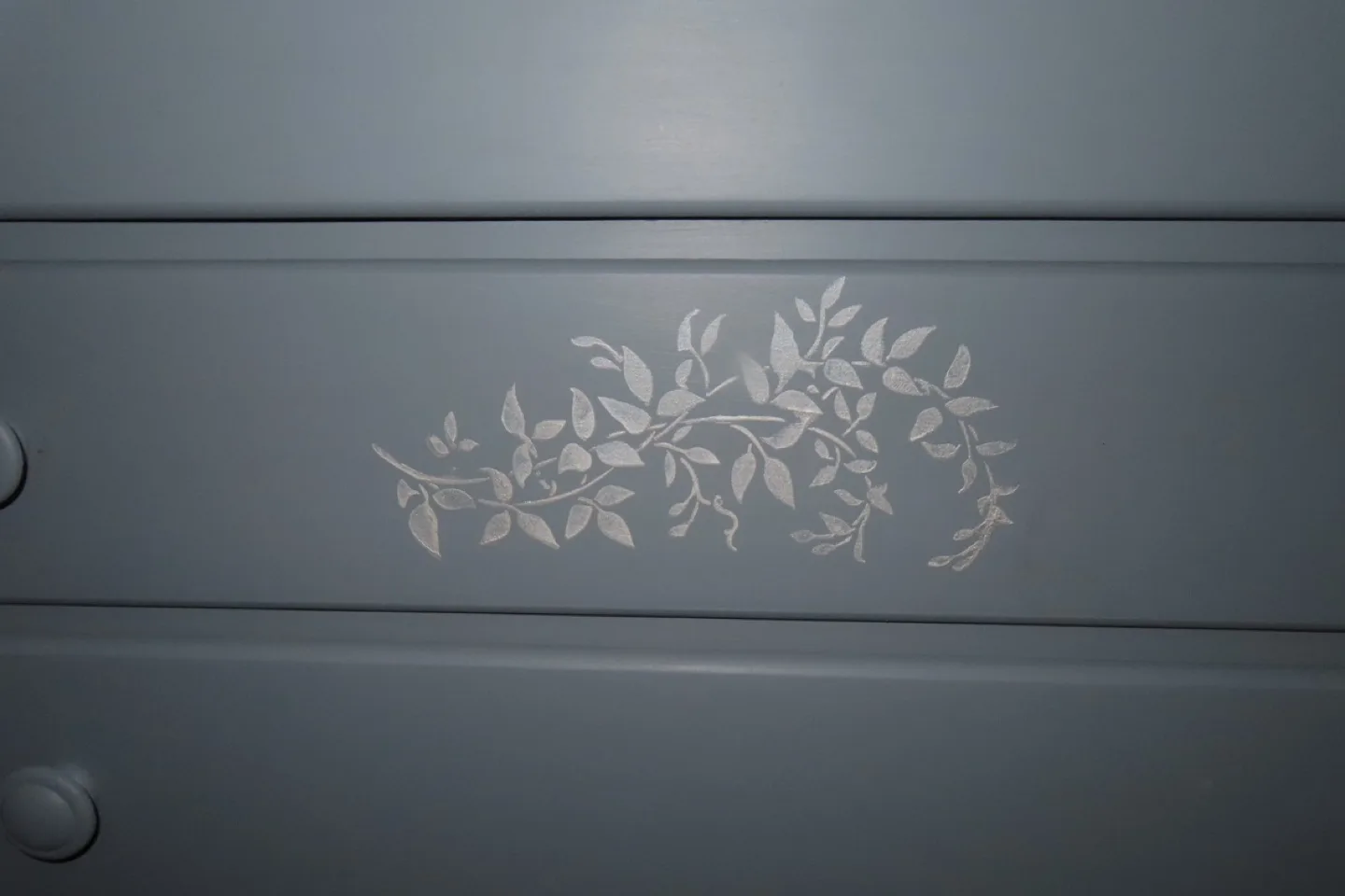 Shabby chic four drawer dresser image indicator(6)