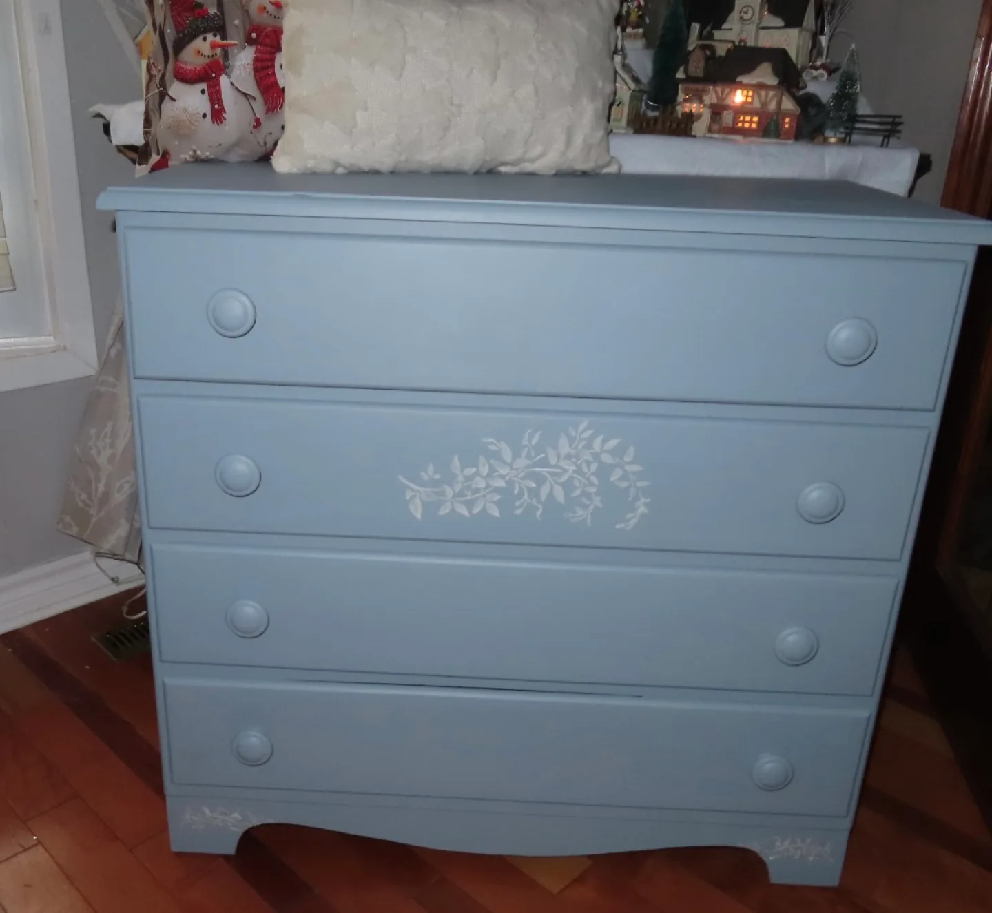 Shabby chic four drawer dresser image indicator(3)