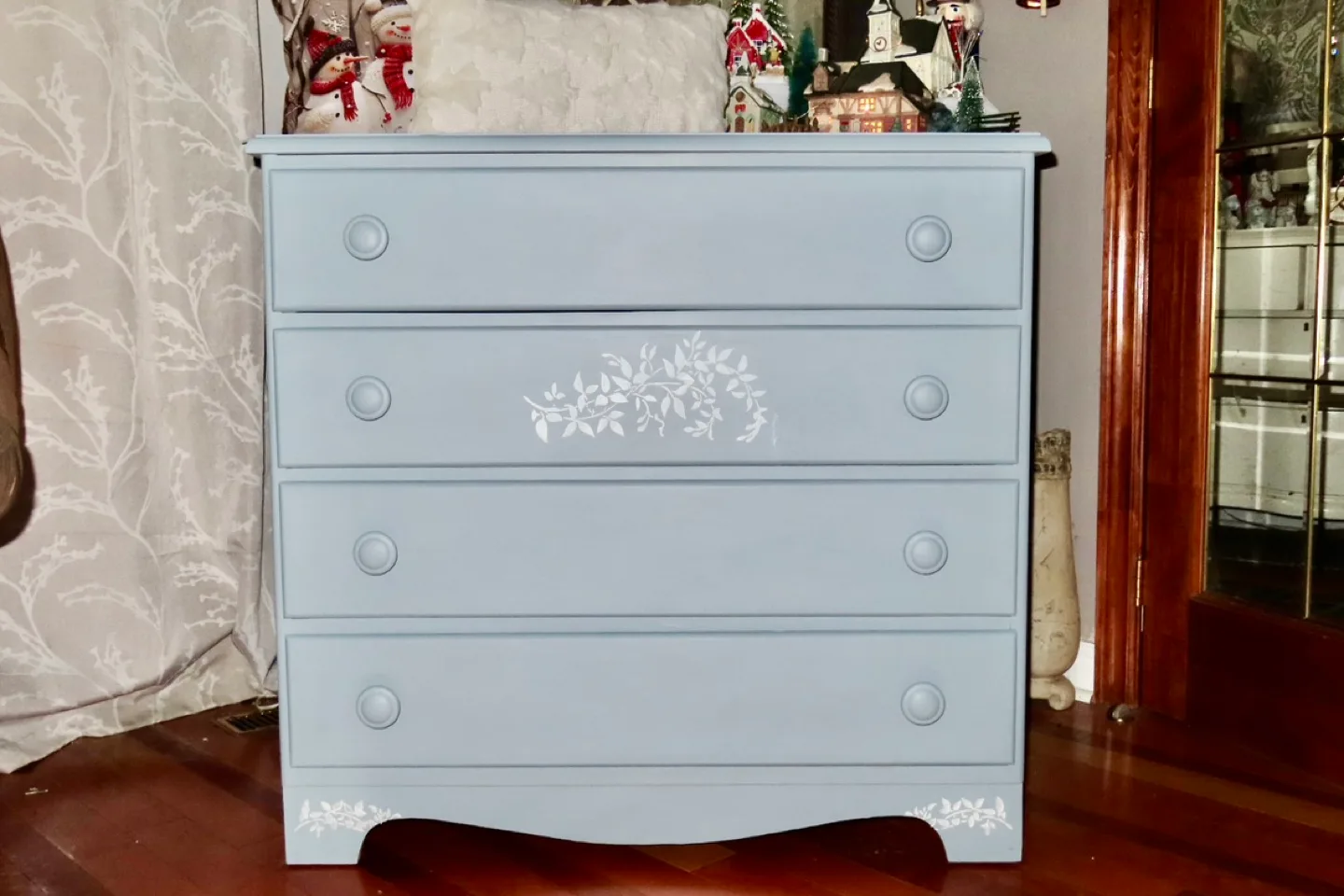 Shabby chic four drawer dresser