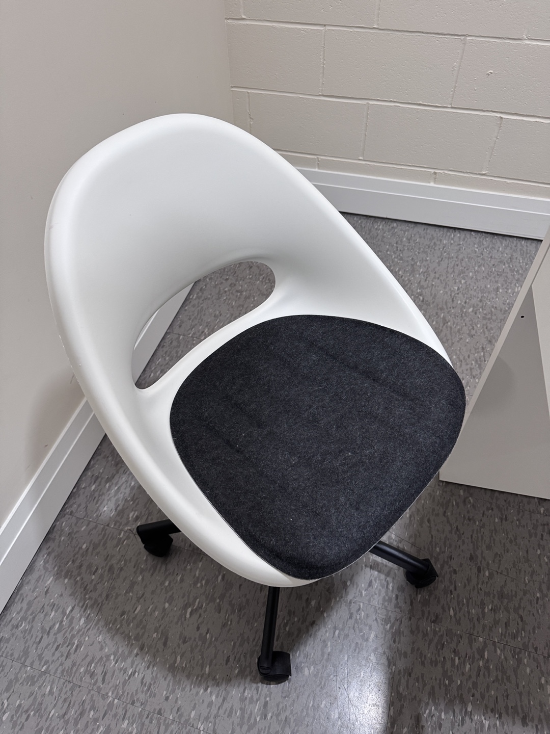 White Desk and Chair Set - photo 3