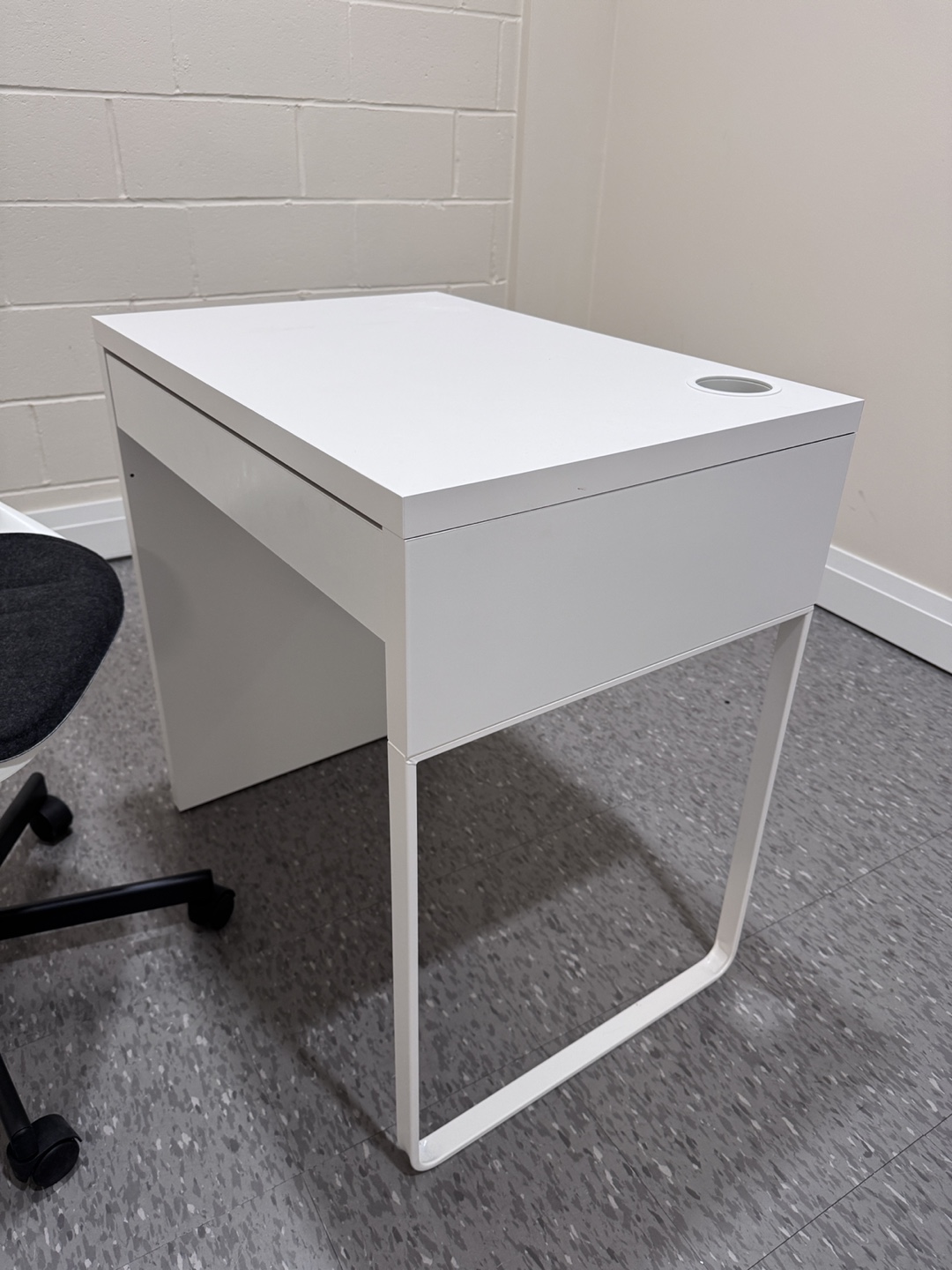 White Desk and Chair Set - photo 5