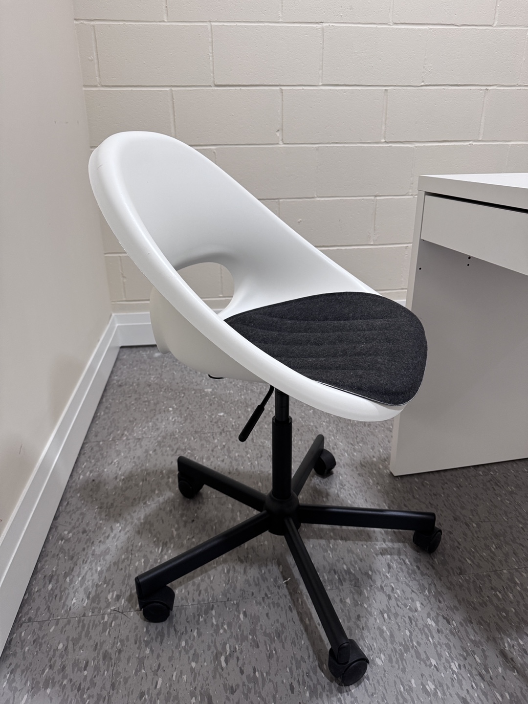 White Desk and Chair Set - photo 4