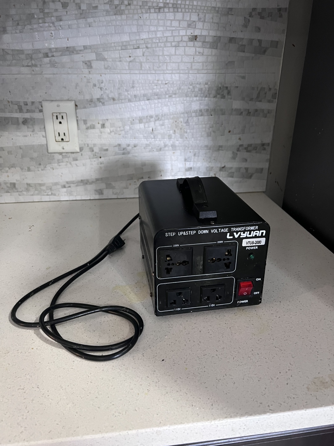 Step Up/ Step Down Voltage Transformer 110V/ 220V- 2000 Watt - photo 3