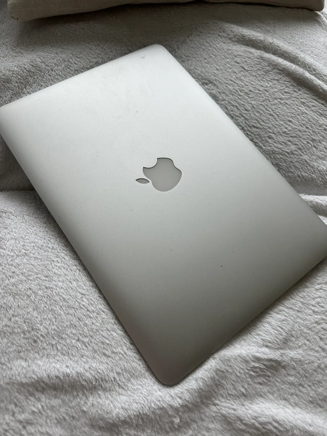 MacBook Air 13” -2015 image indicator(2)