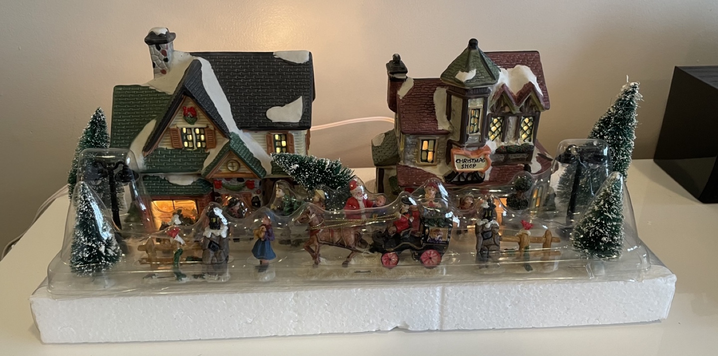 Porcelain Christmas Village Set 20 Pieces (Brand new)