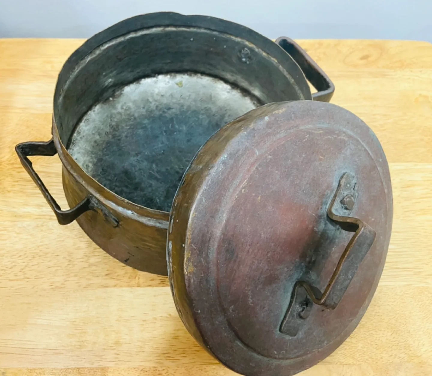 Antique Hand Hammered Copper Covered Pot image indicator(2)