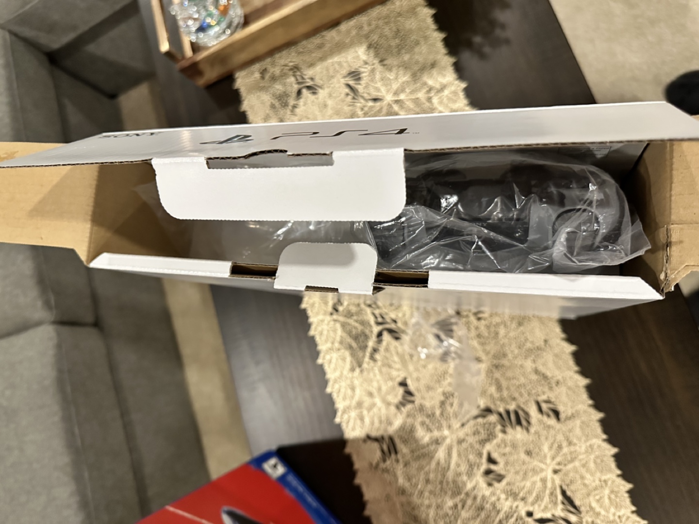 PS4 1TB Console - Spider-Man Bundle - photo 3