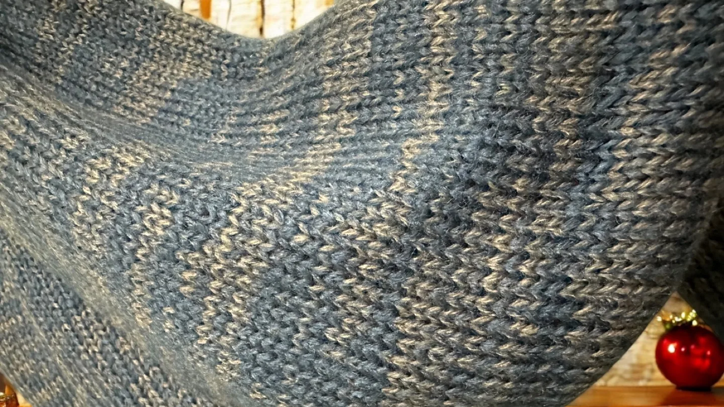 Love of Fashion | NWT Unisex Navy Winter Scarf (sz OS) image indicator(6)