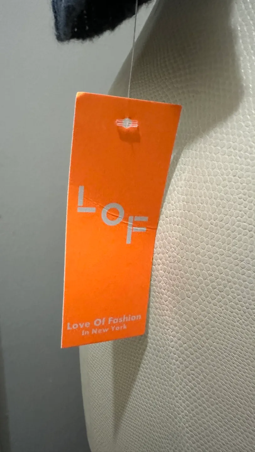 Love of Fashion | NWT Unisex Navy Winter Scarf (sz OS) image indicator(5)